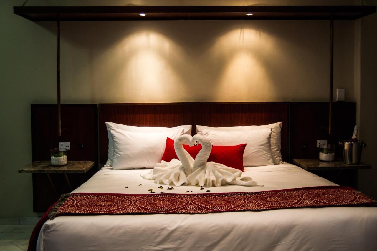 Aps Guesthouse Windhoek Esterno foto
