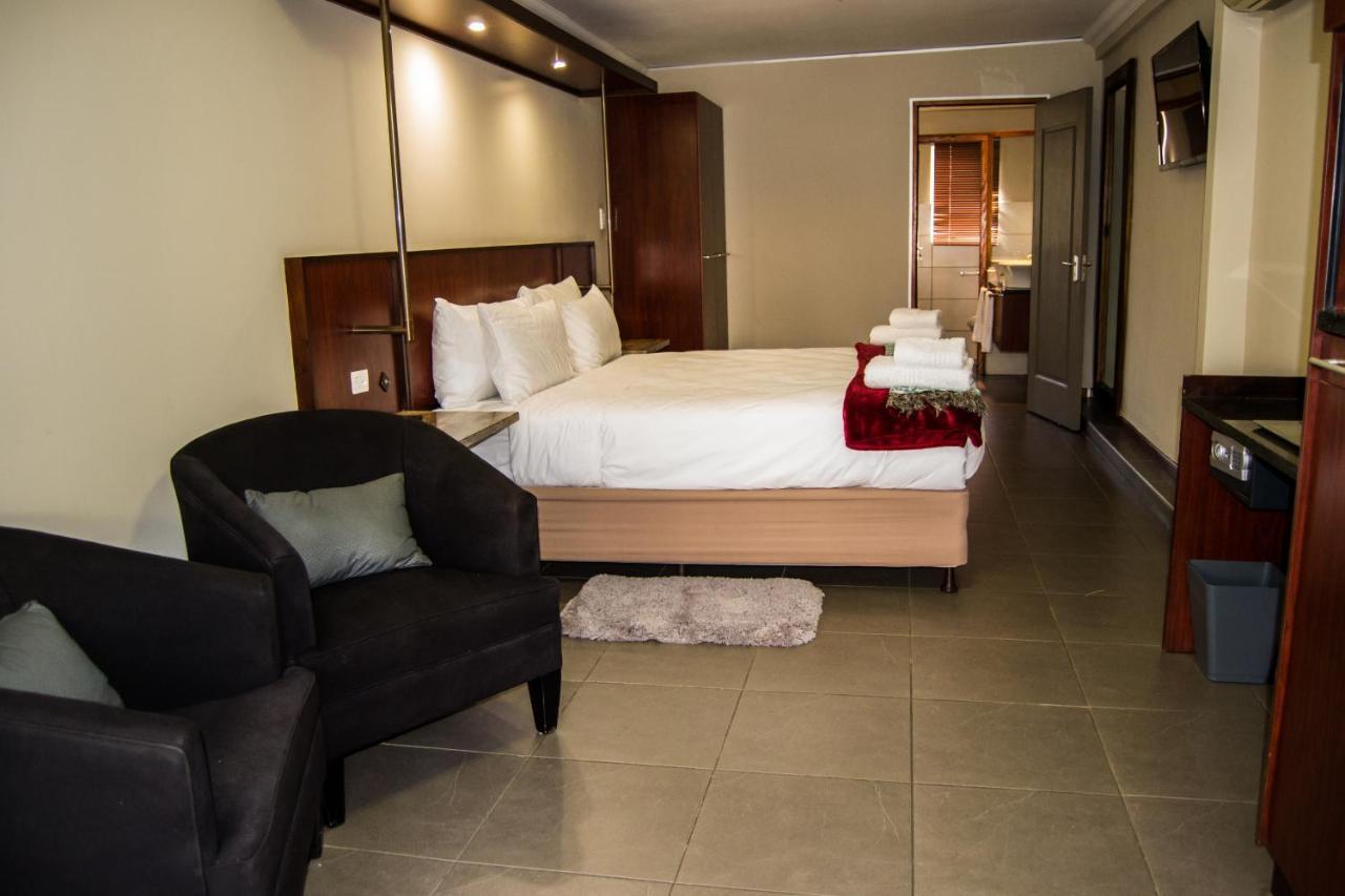Aps Guesthouse Windhoek Esterno foto